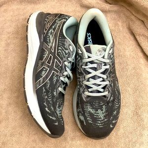 ASICS cumulus 23 women’s size 10.5 running  shoes Tiffany blue color and grey